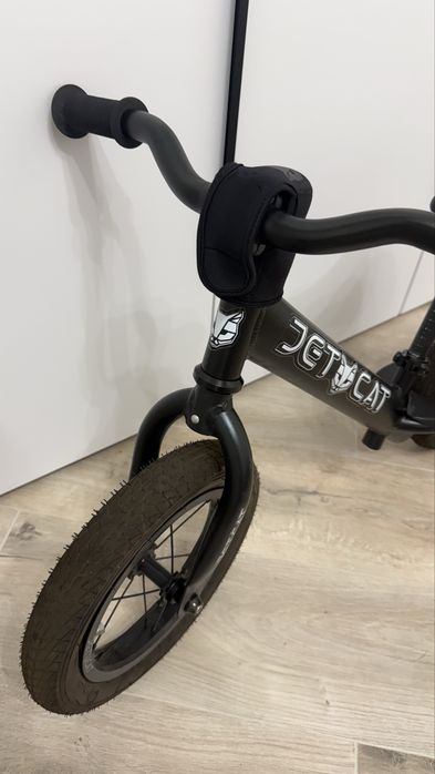 Продам беговел фирмы Jetcat