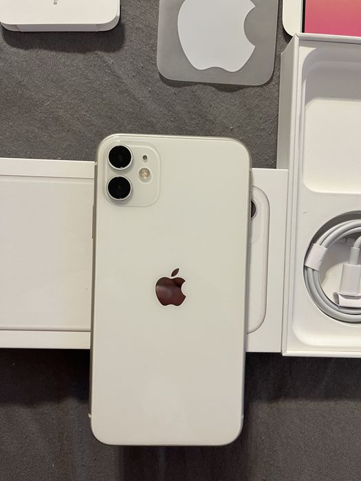 Iphone 11 64 gb бял white перфектен като нов 81% батерия
