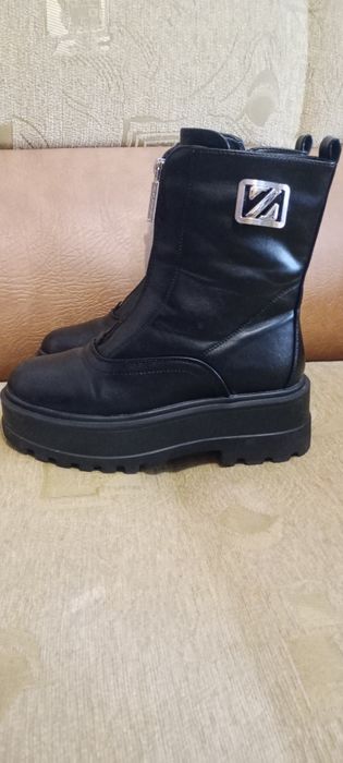 Vând ghete , mărimea 38