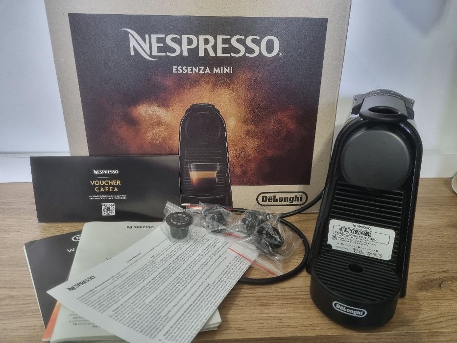Essenza Mini Black 19 bari, 1260 W, 0.6 l + Cadou
