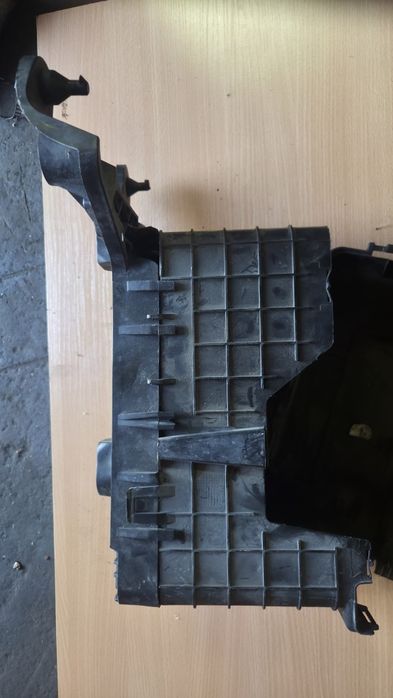 Стойка с кутия за акумулатор Vw и Audi