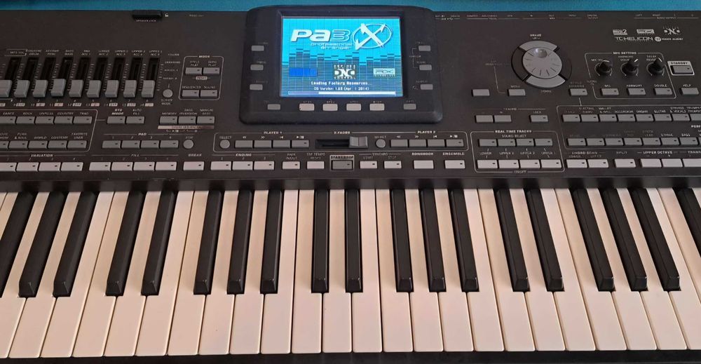 Продавам KORG PA3X