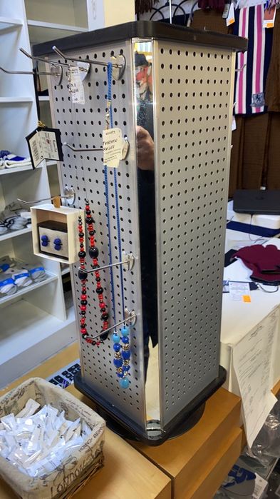 Въртяща се колона за аксесоари за магазин