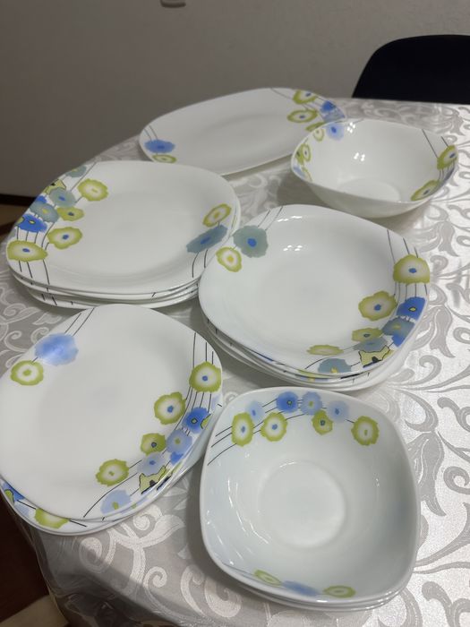 Продается посуда, тарелки и салатники