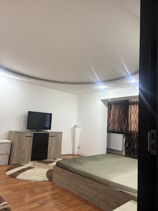 Inchiriez apartament!!