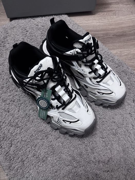 Balenciaga tracks v2 44