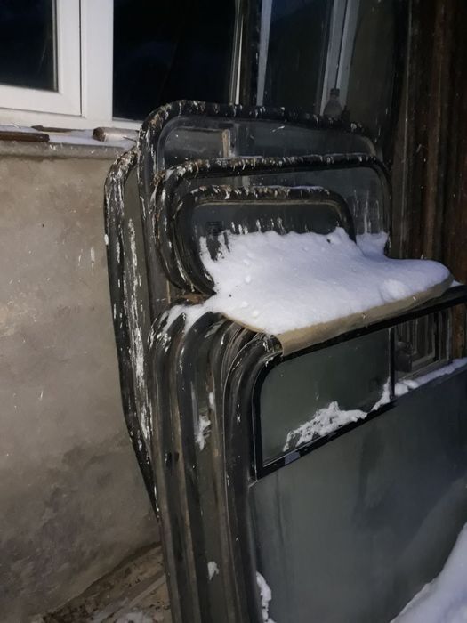 ISUZU avtobusining eshik-oynalari (komplekt)