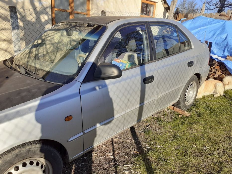 Hyundai accent din 2001, preț fix 600 €uro.
