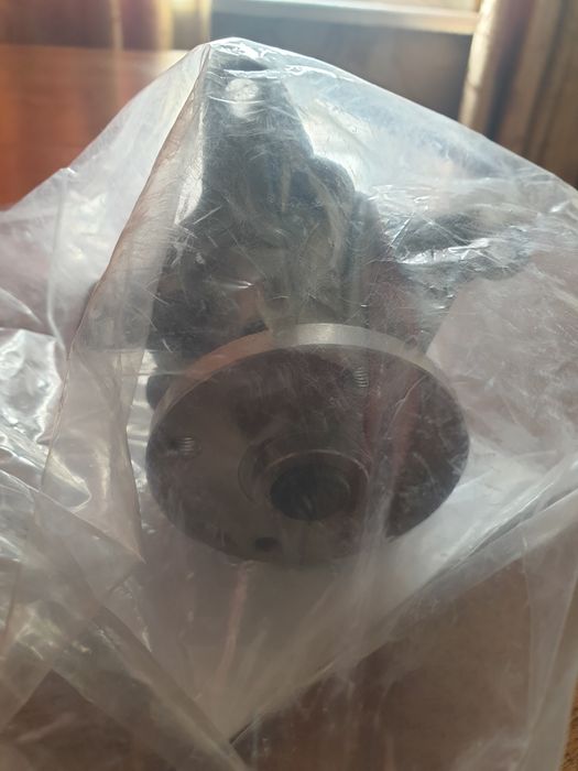 Продам помпу на мотор 1.6 g4fc  2012-14