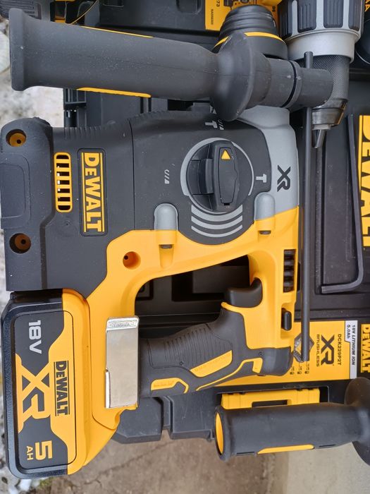 Set dewalt nou . Flex dcg405, rotopercutor dch273,filetanta dcd996,2 b
