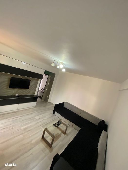 Garsonieră gata de utilizare cu balcon și mobilier
