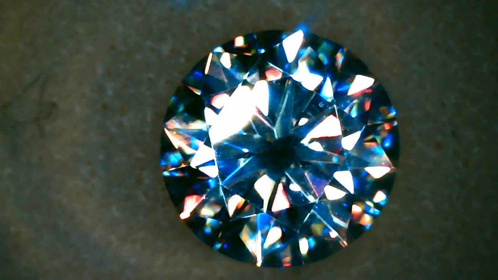 Диамант, Moissanite Brilliance, със сертификат, гравиран номер на камъка - 25 евро - 1 карат