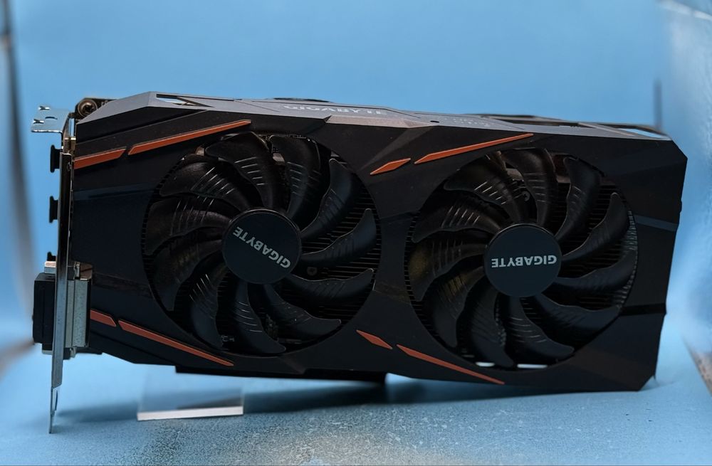 НОВО Геймърска видеокарта Gigabyte Radeon RX 580 GAMING 4GB