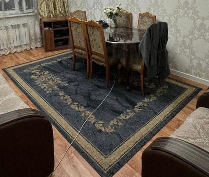 Ковер темнр синий