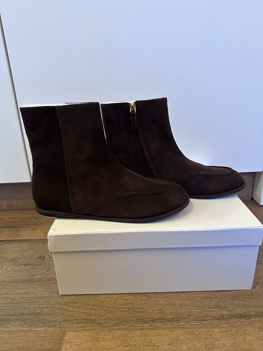 Боти от естествен велур, кафяви с размер 40