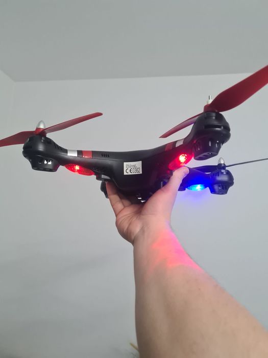 Drona Quadcopter cu telecomanda si camera