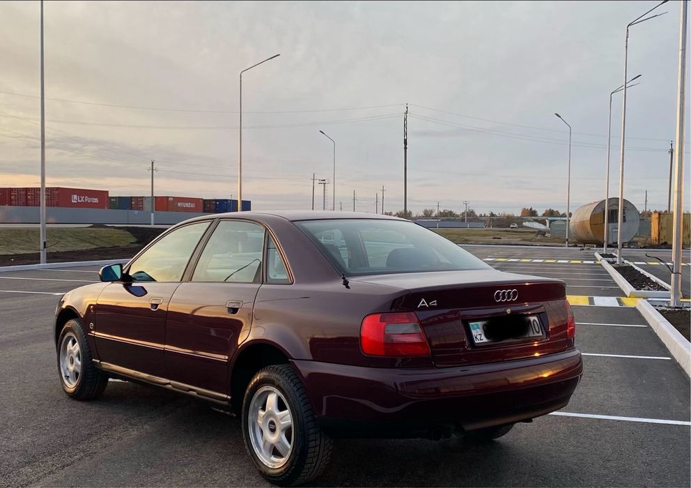 Audi A4, B5.