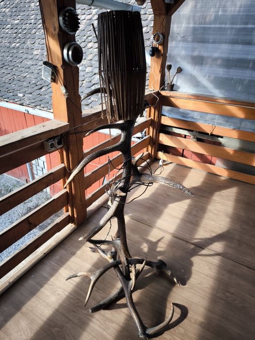 Lampa din coarne de cerb