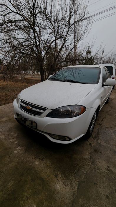 Chevrolet lacetti sotiladi srochno