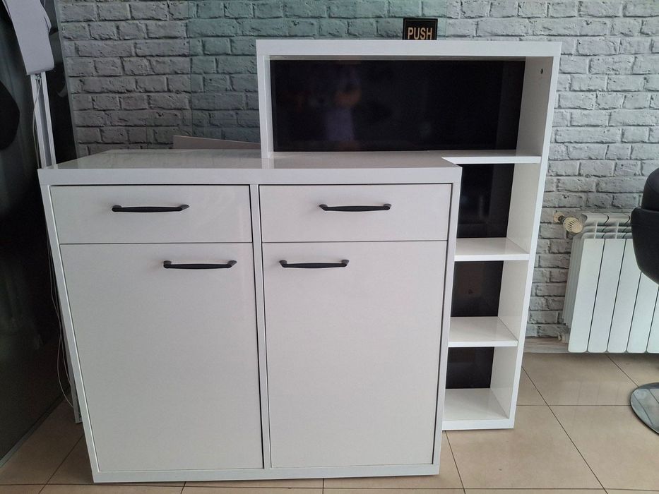 Продавам оборудване за козметичен център