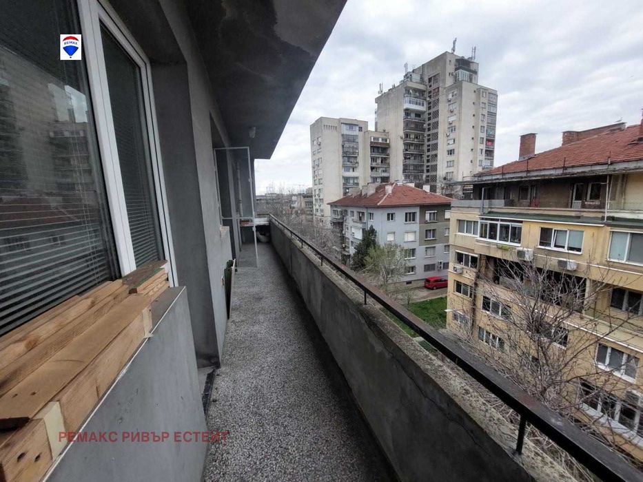 Продава се Тристаен апартамент в Русе, Център - 90 кв.м за 819 €/кв.м - Снимка #9