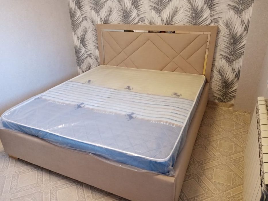 Кровать без матраса и матрасах