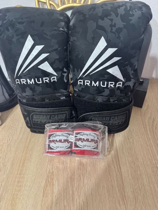 Mănuși de box și bandaje