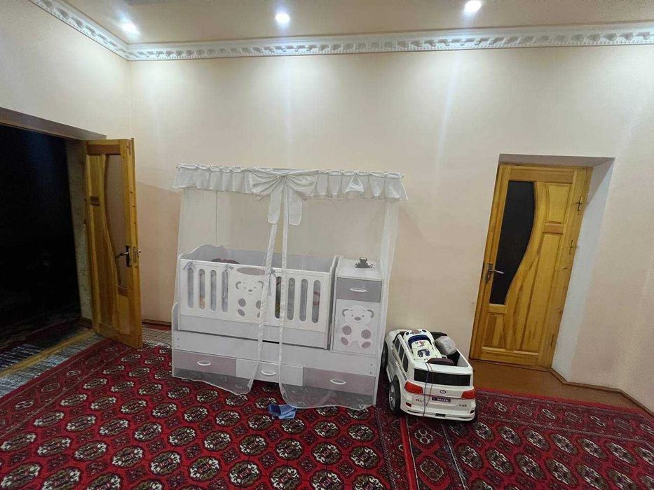 Bolalar karovati kam ishlatilgan