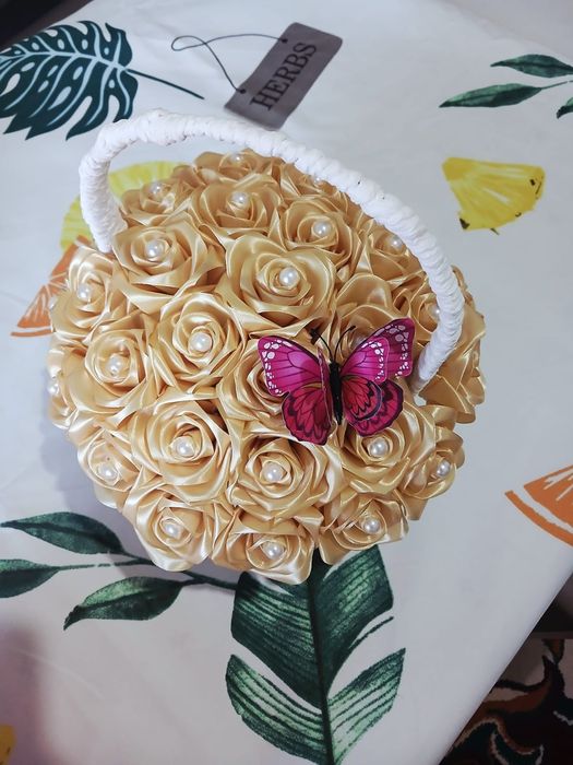 Цветы из атласных ленты