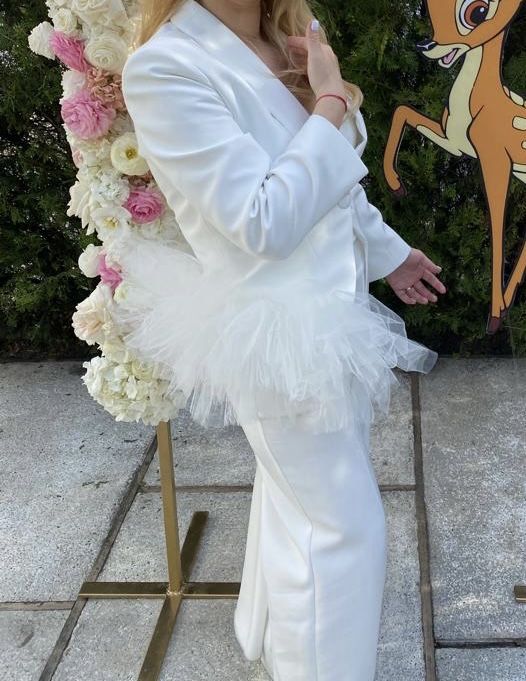 Costum Alb Esa purtat o singura data