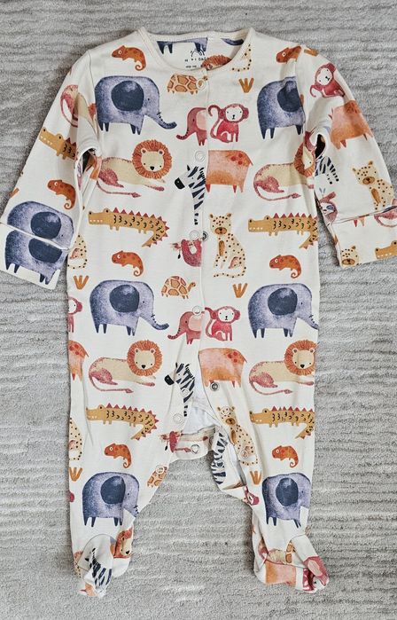 Set 4 pijamale fetite marime 3-6 luni
