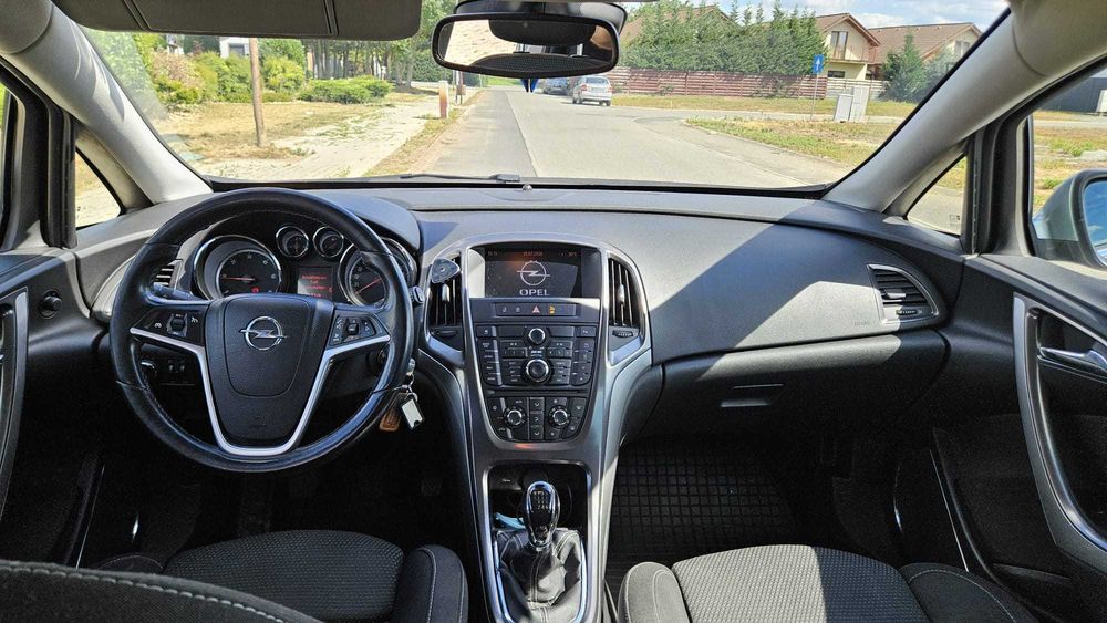 Vând Opel Astra J Sports Tourer 2011, 1.7 Diesel