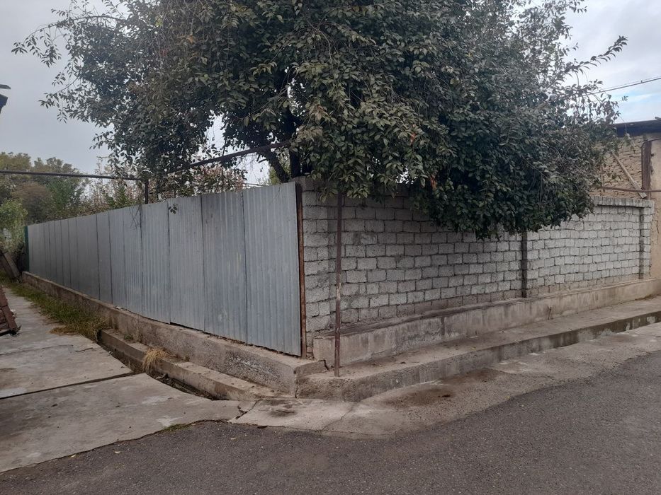 Чиноз Ер майдони, 5.9 сотих сотилади .Чиноз темир йул вогзали ёнида ма