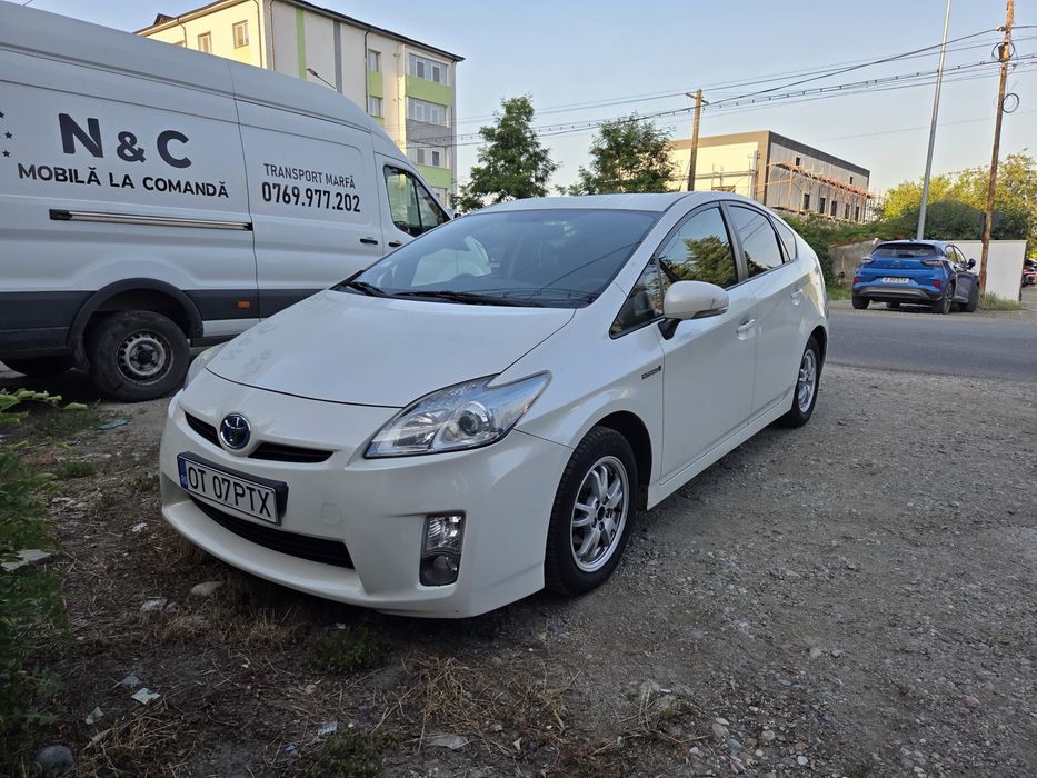 Toyota prius benzină-hybrid