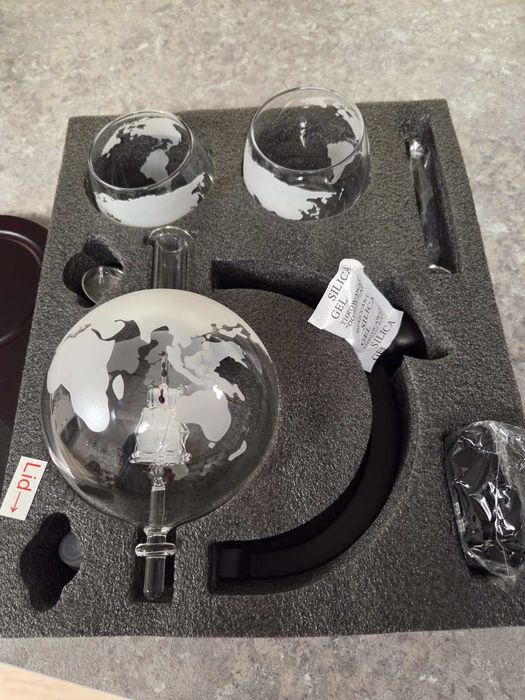 Чисто нов луксозен декантер сет за алкохол.