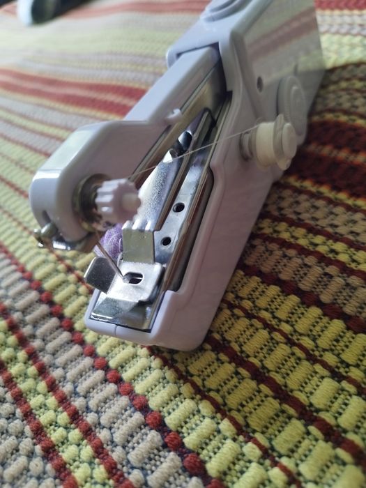 Продам мини швейную машину