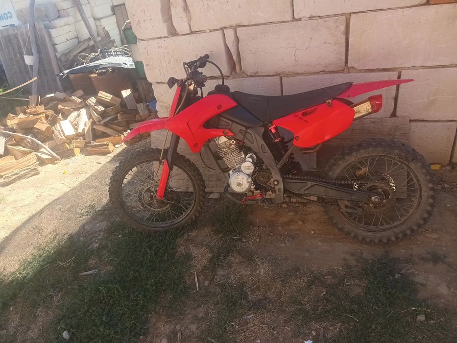 Vând Cross 250 cc
