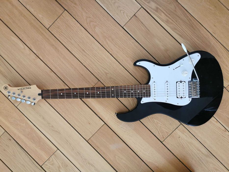 Электрогитара Yamaha Pacifica 112J