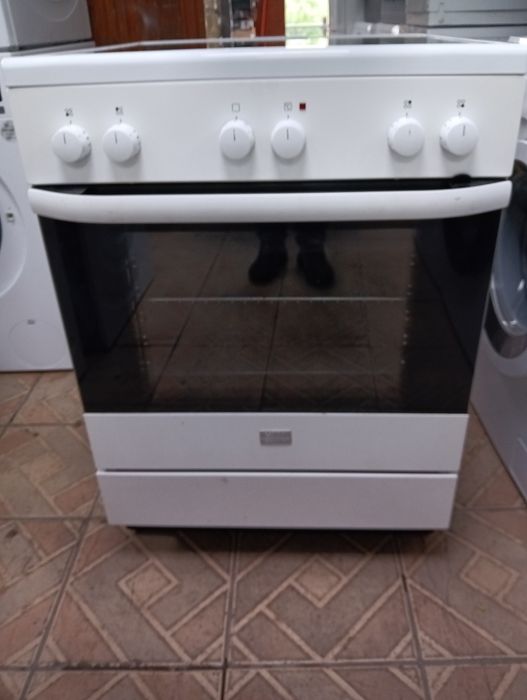 Като нова свободно стояща печка с керамичен плот Voss Electrolux с 2 години Гаранция!