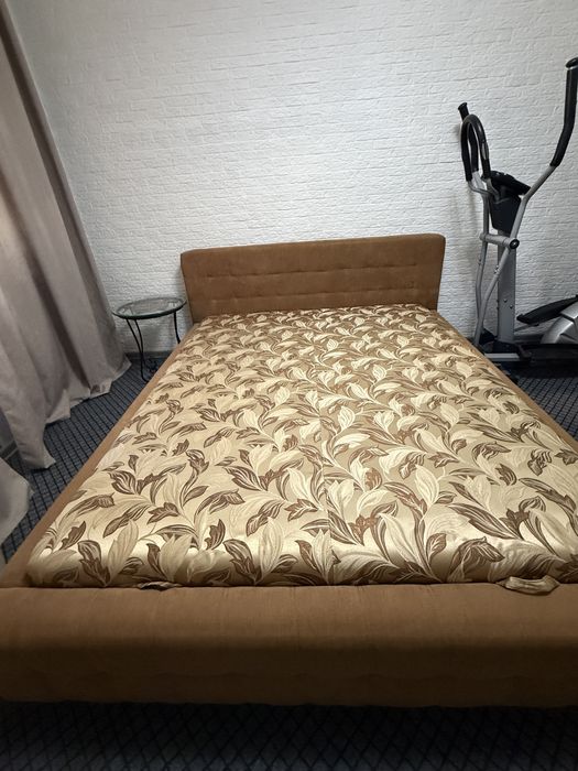 Продам двуспальнюю кровать