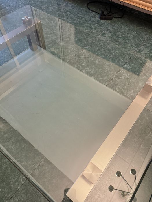 Стъклена холна маса