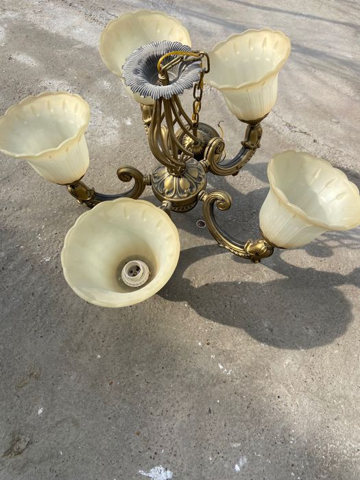 Люстра в хорошем состоянии