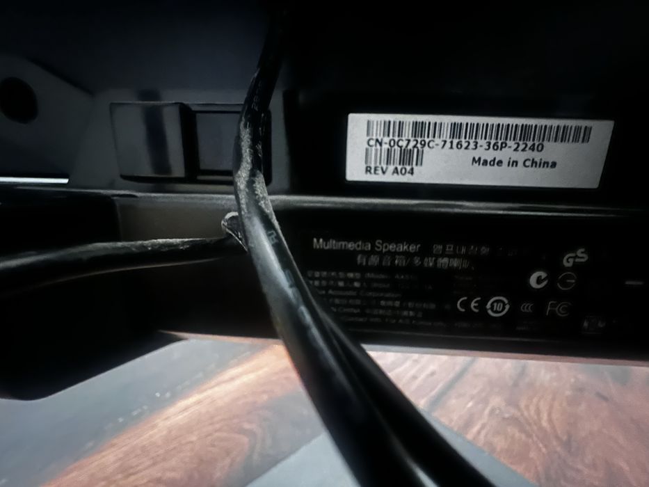 Monitor DELL P1911 cu sound bar detasabil inclus