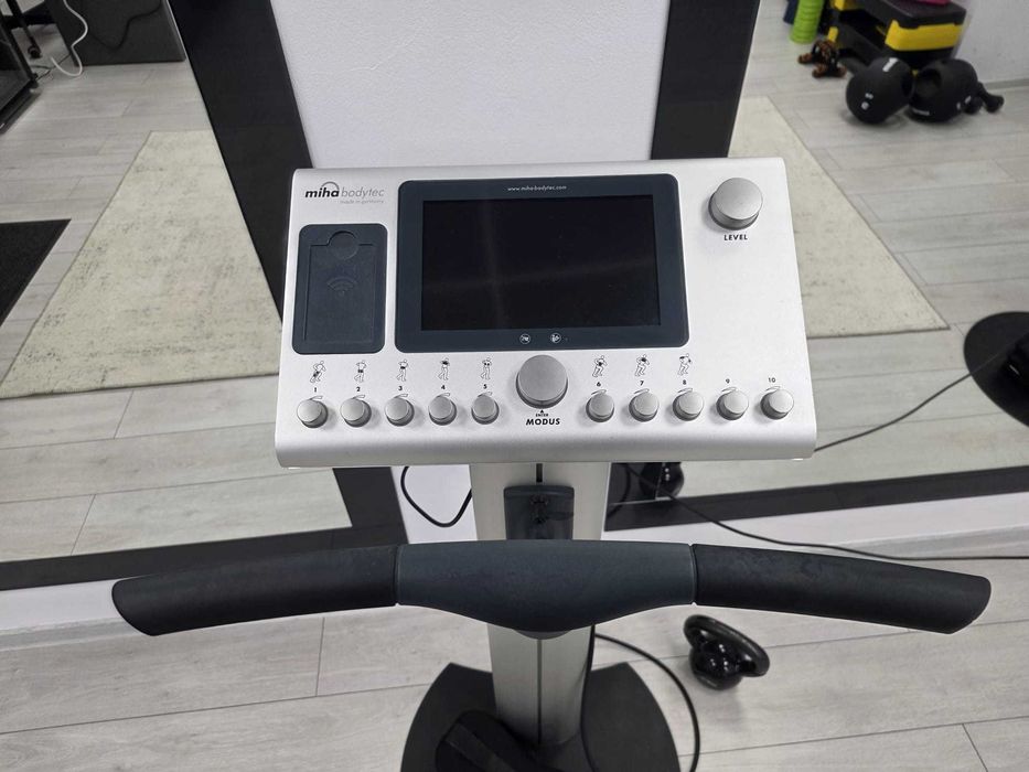Vand aparat electrostimulare MIHA BODYTEC - EMS, pachet complet cu veste si accesorii + bonus costume EMS