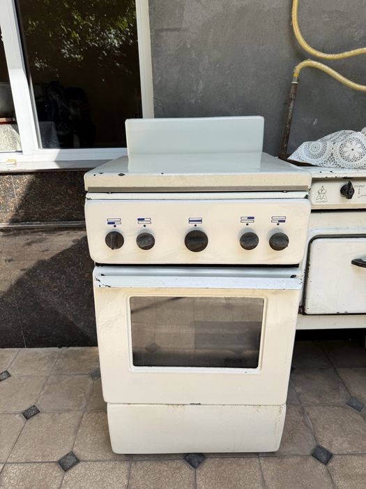 Газовая плита, в рабочем состоянии