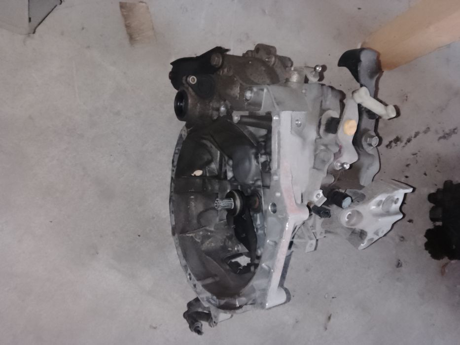 cutie de  viteze in 5 trepte peugeot 2008 1.2 benzina 2015