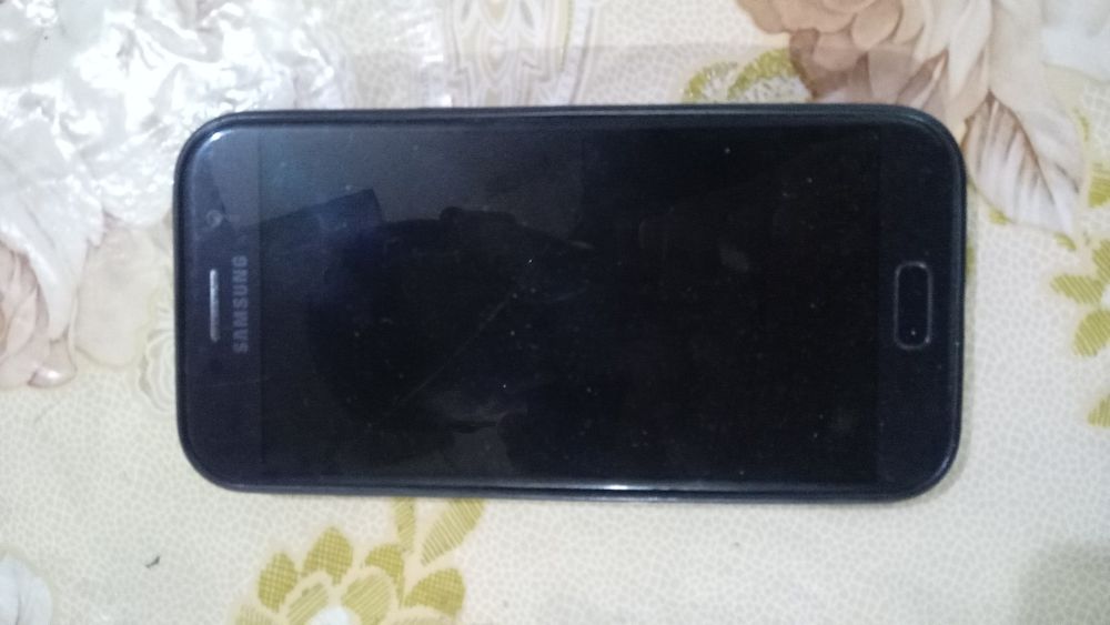 Екеуи сатылады 
Самсунг а5 
Пам 32гб.
Кар док жок исенимли
Айыбы тек и