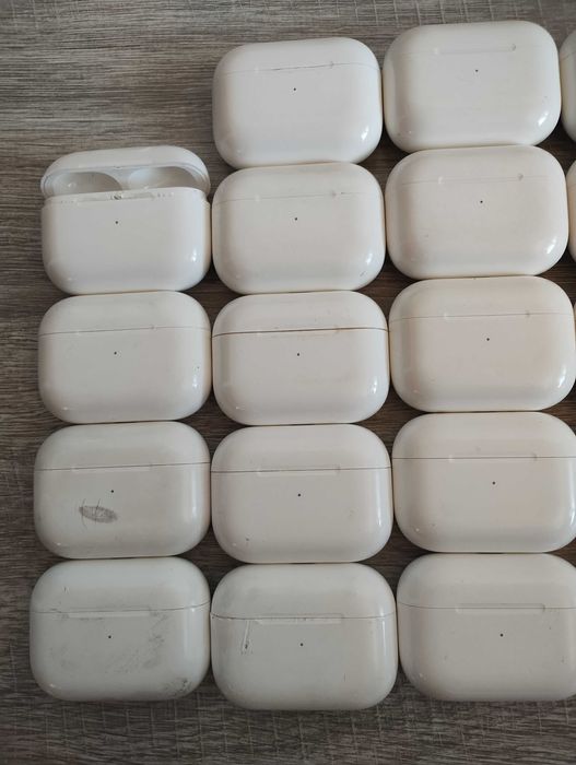 29 броя  зарядни кутий Apple Airpods Pro  за части/ремонт