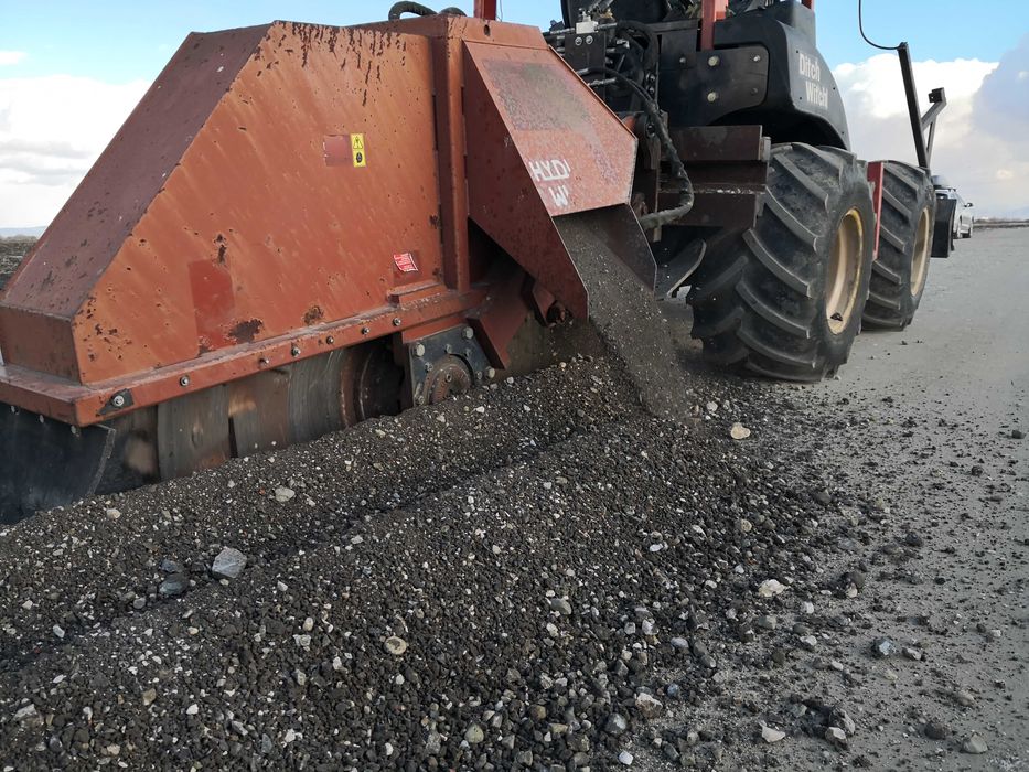 Inchiriem sapatoare de santuri ,pluguri vibratoare Ditch witch