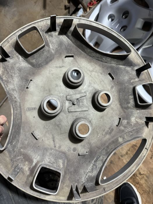 Продам колпаки Honda CR-V